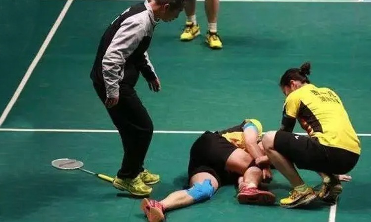 突发：曼城官方确认，约什科·格瓦迪奥尔右腿胫骨骨折。🚨 来源：City Xtra