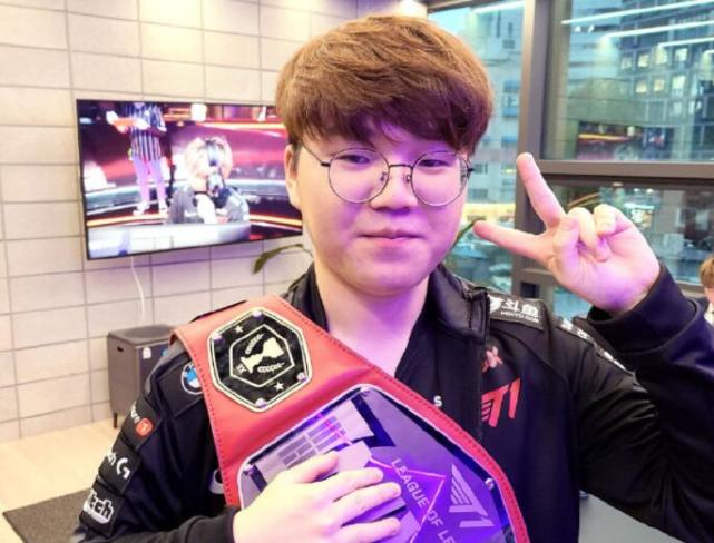 着更为复杂 着更为复杂