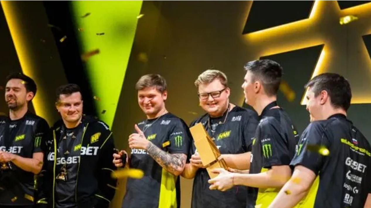 糊地站出来 糊地站出来